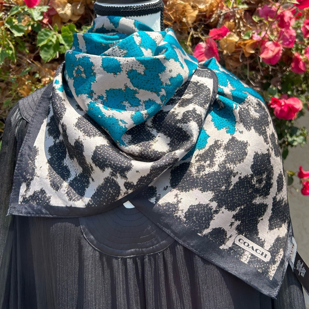 Coach Frizz Silk Scarf 🖤